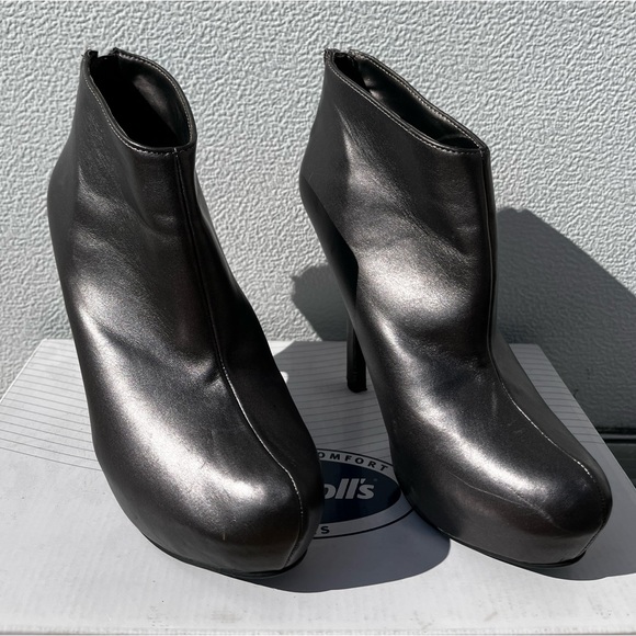 Forever 21 Dark Gray High Heels - Picture 1 of 6